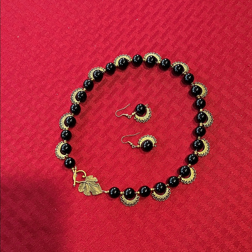 Chic Black and Gold Beaded Necklace Set